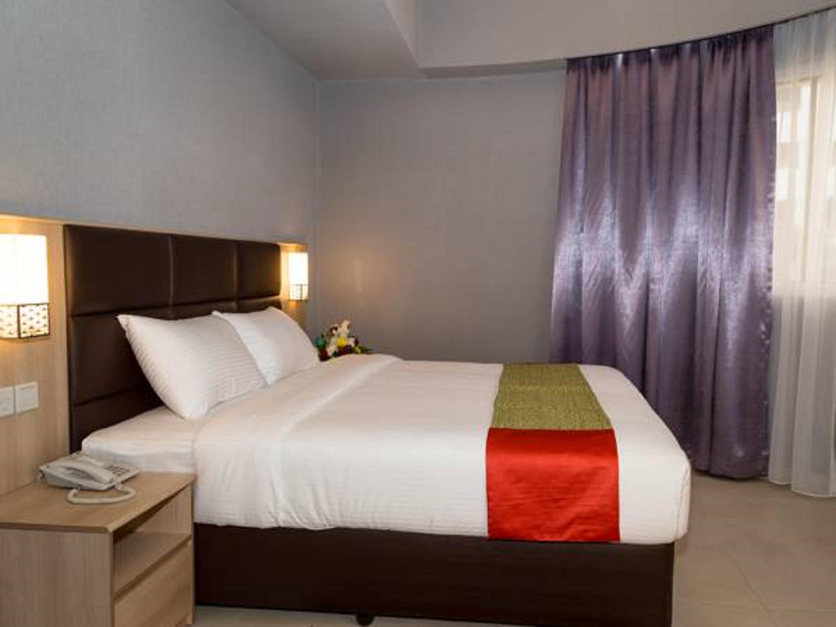 Florida Square Hotel Дубай Екстериор снимка