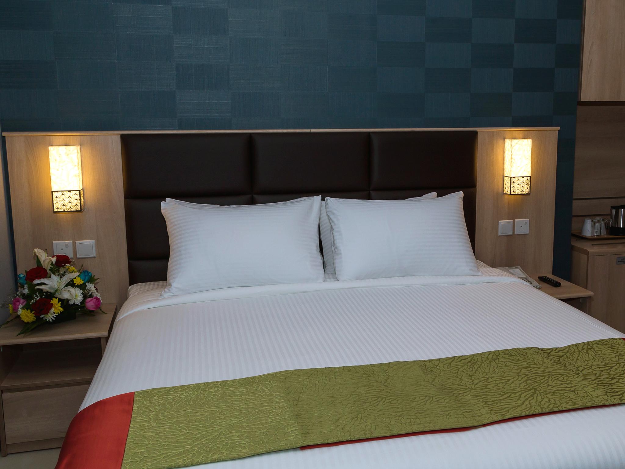 Florida Square Hotel Дубай Екстериор снимка