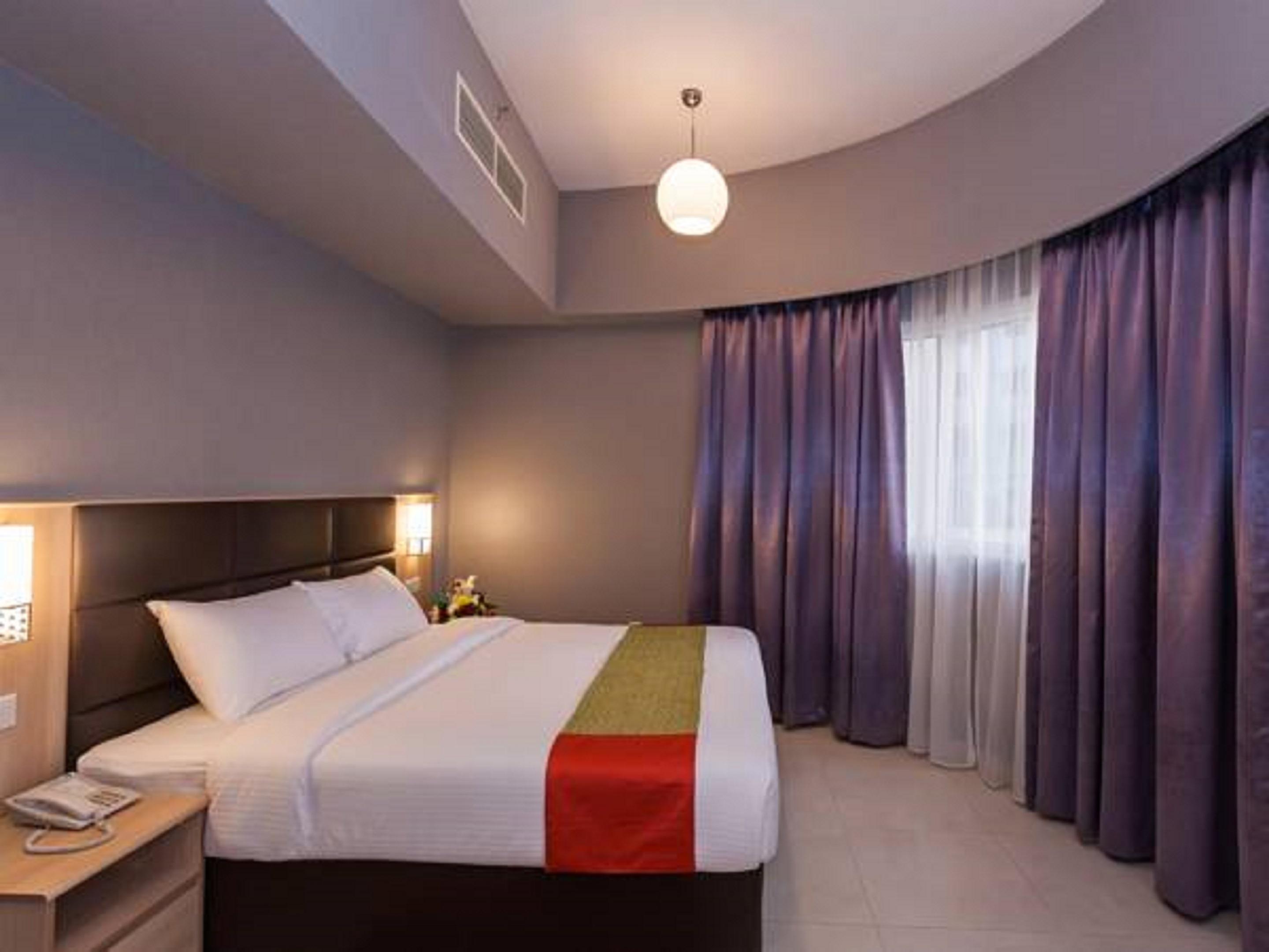 Florida Square Hotel Дубай Екстериор снимка