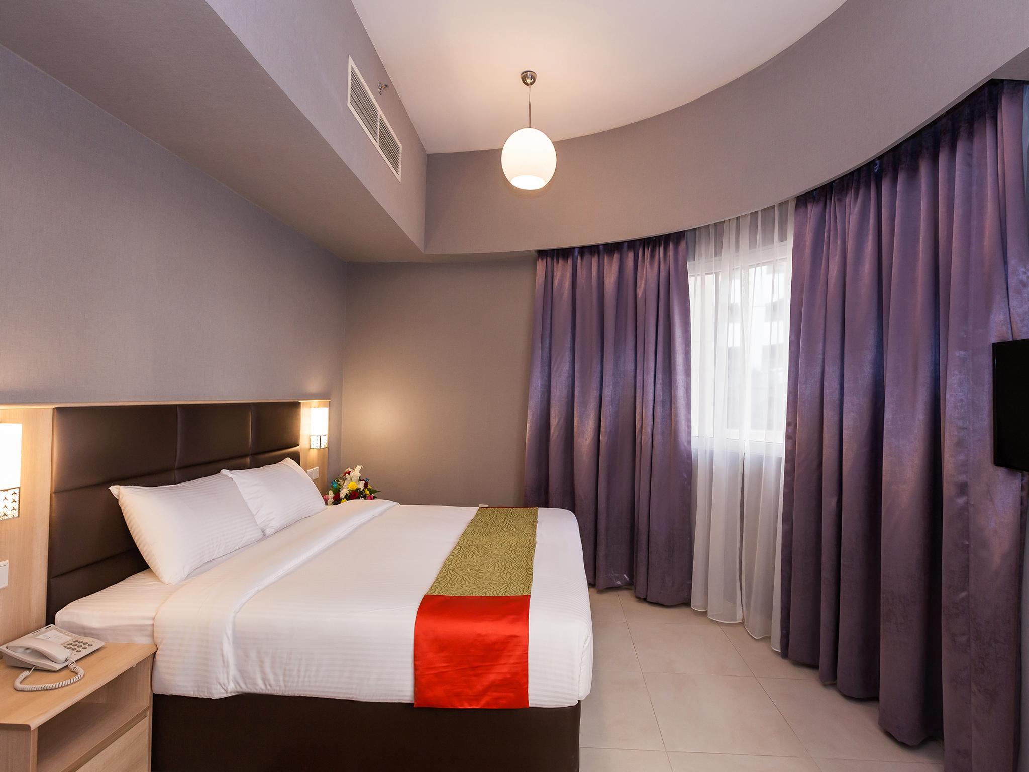 Florida Square Hotel Дубай Екстериор снимка