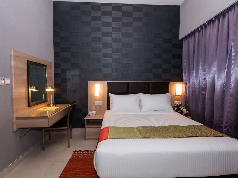 Florida Square Hotel Дубай Екстериор снимка
