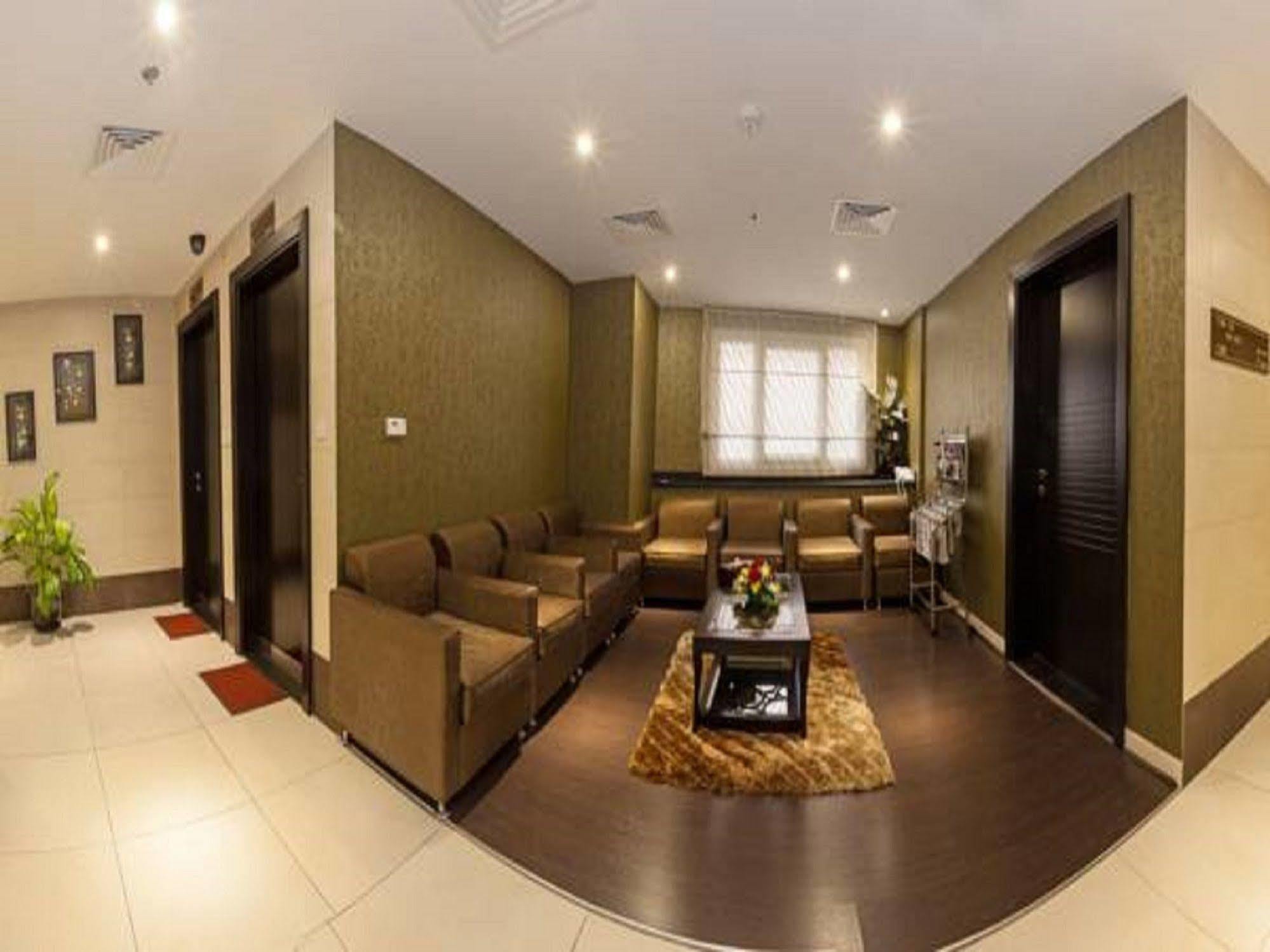 Florida Square Hotel Дубай Екстериор снимка